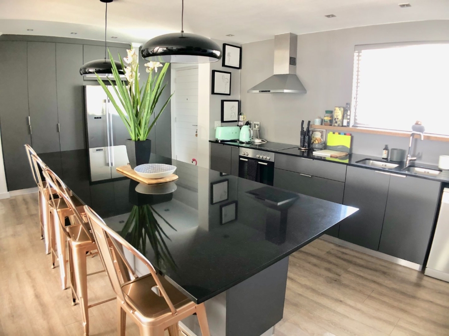 2 Bedroom Property for Sale in Sea Point Western Cape
